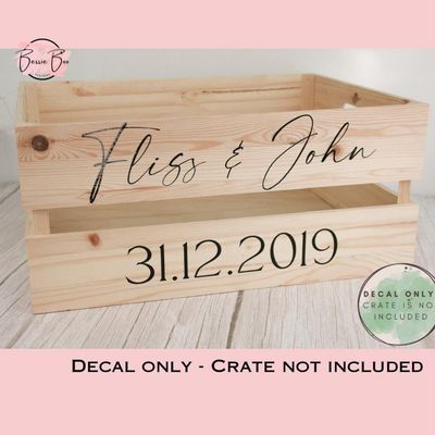 Script decals reading “Fliss & John 31.12.2019” on a wooden crate. Decal only, crate not included